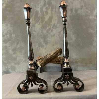 Beaux chenets anciens en fer forgé et cuivre d'époque 18 ème