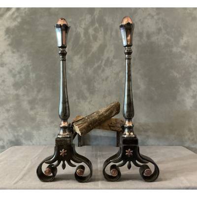 Beaux chenets anciens en fer forgé et cuivre d'époque 18 ème