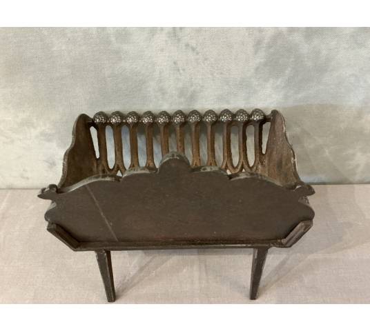 Petite grille à charbon en fonte d'époque fin 19 ème