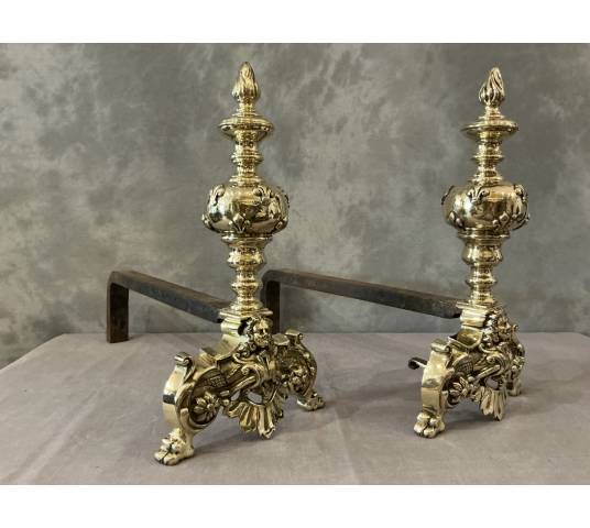 Beaux chenets anciens en laiton d'époque 19 ème de style Louis XIV