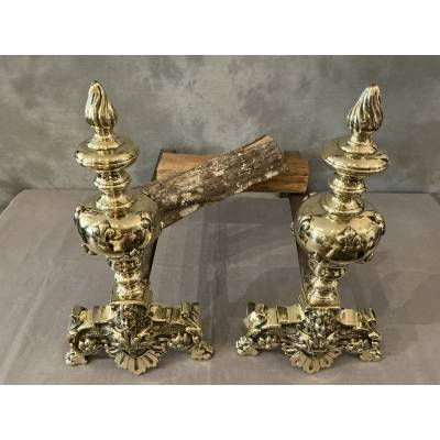 Beaux chenets anciens en laiton d'époque 19 ème de style Louis XIV
