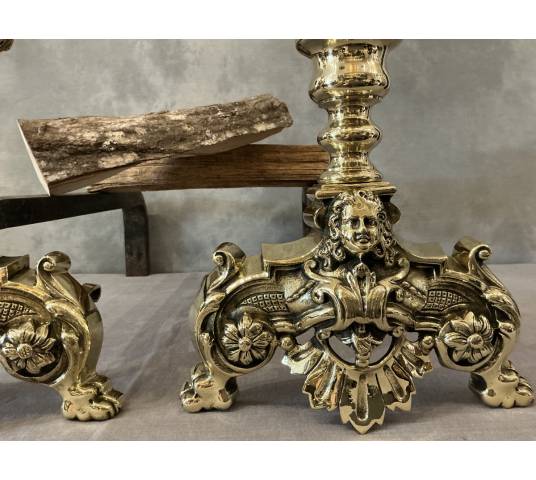 Beaux chenets anciens en laiton d'époque 19 ème de style Louis XIV