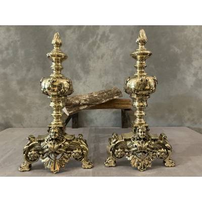 Beaux chenets anciens en laiton d'époque 19 ème de style Louis XIV
