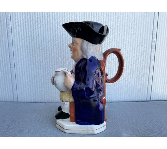 Pichet anthropomorphe en faïence anglaises d'époque XX ème