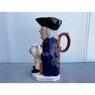 Pichet anthropomorphe en faïence anglaises d'époque XX ème