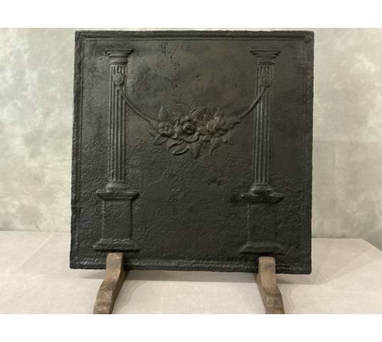 Plaque de cheminée ancienne en fonte d'époque 18 ème