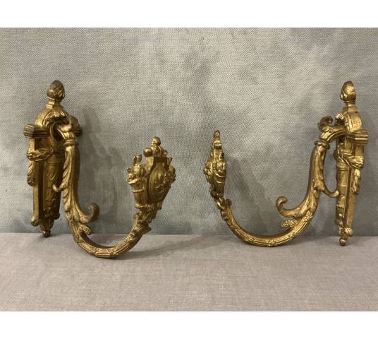 Paire de portes embrasses en bronze doré de style Louis XVI d'époque 19 ème