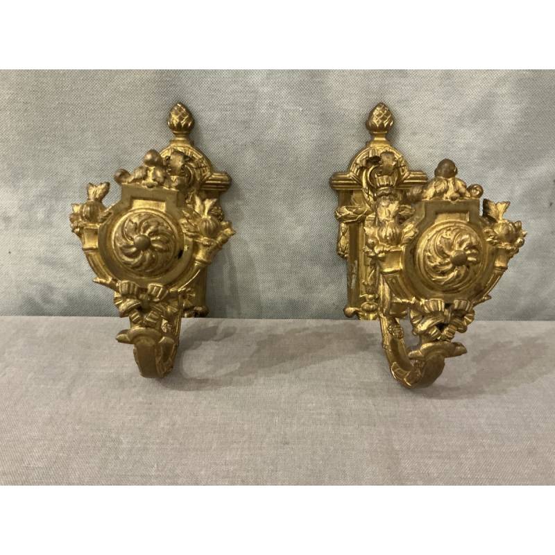 Paire de portes embrasses en bronze doré de style Louis XVI d'époque 19 ème