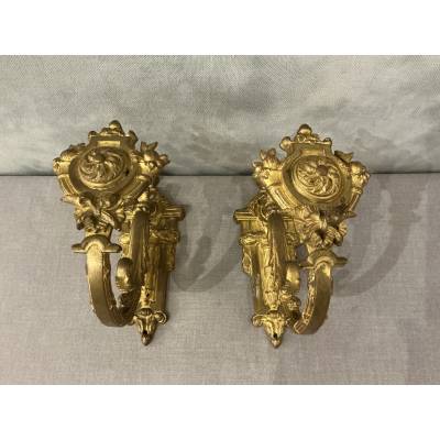 Paire de portes embrasses en bronze doré de style Louis XVI d'époque 19 ème