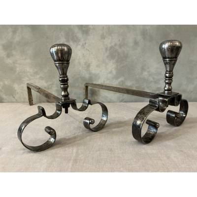 Paire de chenets anciens en fer forgé d'époque 18 ème