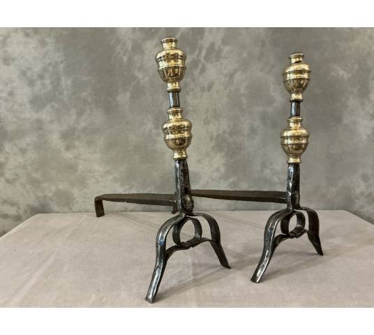Paire de chenets ancien en fer forgé et laiton d'époque 17 ème