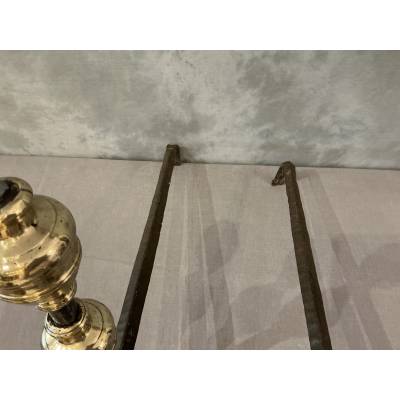 Paire de chenets ancien en fer forgé et laiton d'époque 17 ème