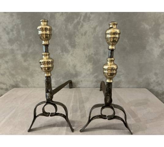 Paire de chenets ancien en fer forgé et laiton d'époque 17 ème