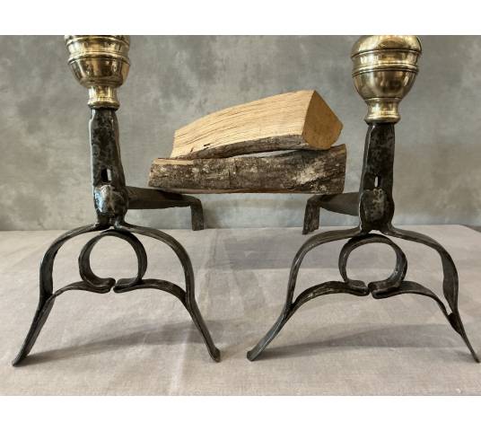 Paire de chenets ancien en fer forgé et laiton d'époque 17 ème