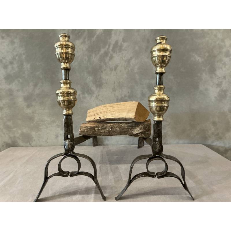 Paire de chenets ancien en fer forgé et laiton d'époque 17 ème