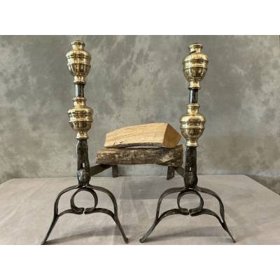 Paire de chenets ancien en fer forgé et laiton d'époque 17 ème