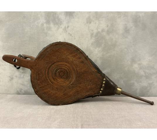 Soufflet de cheminée ancien en bois rustique d'époque 18 ème