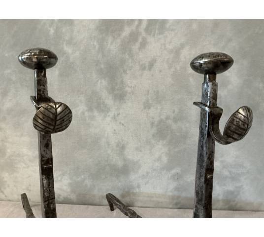 Paire de chenets anciens en fer d'époque 18 ème