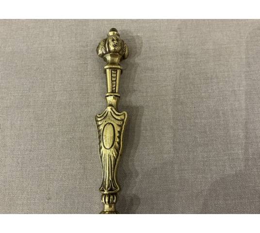 Petite balayette de cheminée ancienne en fer et bronze d'époque 19 ème