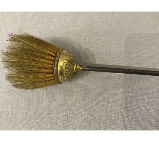 Small antique fireplace brush in iron and bronze, dating from the 19th century