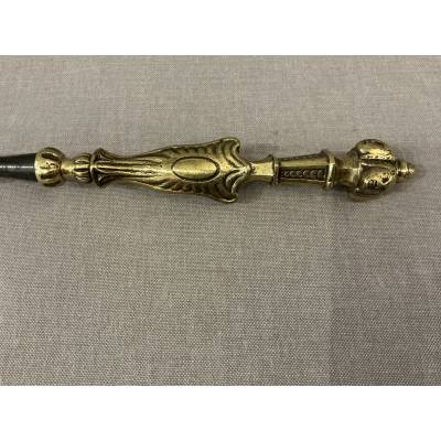 Petite balayette de cheminée ancienne en fer et bronze d'époque 19 ème