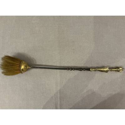 Petite balayette de cheminée ancienne en fer et bronze d'époque 19 ème