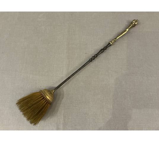 Small antique fireplace brush in iron and bronze, dating from the 19th century