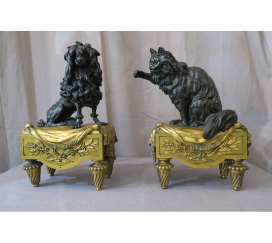 Paire de chenets en bronze doré chien et chat