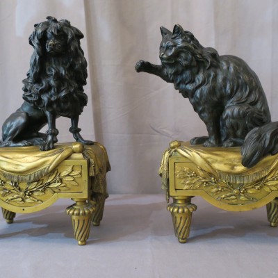 Ravissante paire de chenets en bronze doré "le chien et le chat"d'époque Louis XVI 18 ème