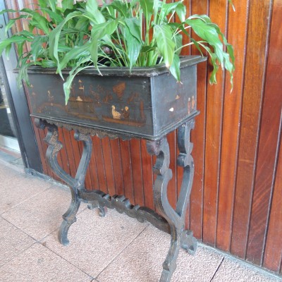 Jardinière d'époque NIII 19ème en bois noirci à décors de chinoiseries