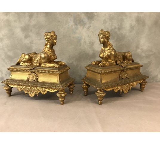 Paire de chenets en bronze gilt aux sphinx d' epoch 19 ème