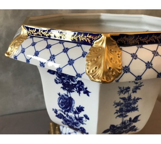 Grand cache-pot en porcelaine sur monture en bronze d'époque fin 19 ème