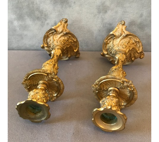 Paire de bougeoirs en bronze gilt d' epoch 19 ème de style Louis XV