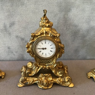 Ravissante petite pendule en bronze doré d'époque 19 ème Napoléon III