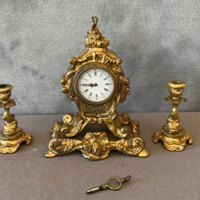 Ravissante petite pendule en bronze doré d'époque 19 ème Napoléon III