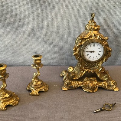 Ravissante petite pendule en bronze doré d'époque 19 ème Napoléon III