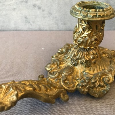 Petit bougeoir de hand en bronze gilt de style Louis XV d' epoch 19 ème