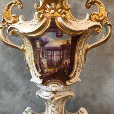 Great vase of time 19 th in Old Paris porcelain