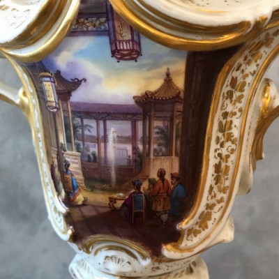 Great vase of time 19 th in Old Paris porcelain