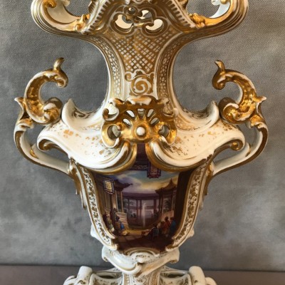 Great vase of time 19 th in Old Paris porcelain