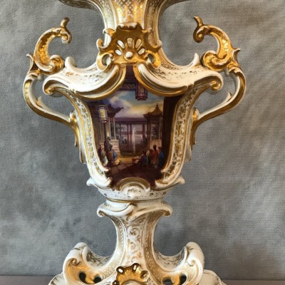 Great vase of time 19 th in Old Paris porcelain