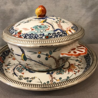 Bol à bouillon en porcelaine de Mehun et son assiette cerclage en argent d'époque fin 19 ème