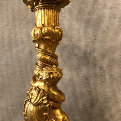 Ravissante paire de flambeaux d'époque 18ème Louis XV en bronze doré