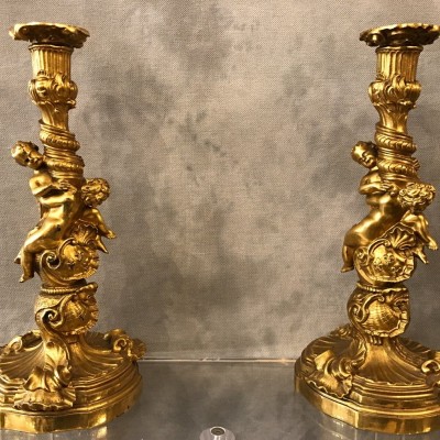 Ravissante paire de flambeaux d'époque 18ème Louis XV en bronze doré