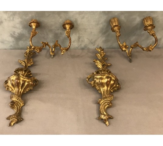 Paire d'appliques en bois doré de style Louis XV d'époque XX ème