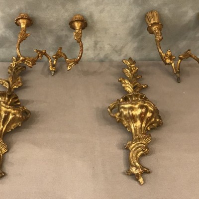 Paire d'appliques en bois doré de style Louis XV d'époque XX ème