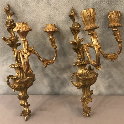 Paire d'appliques en bois doré de style Louis XV d'époque XX ème