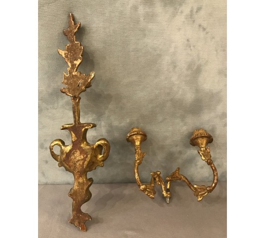 Paire d'appliques en bois doré de style Louis XV d'époque XX ème