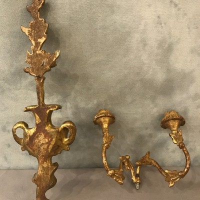 Paire d'appliques en bois doré de style Louis XV d'époque XX ème