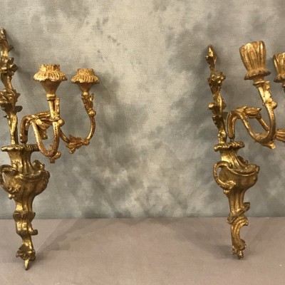 Paire d'appliques en bois doré de style Louis XV d'époque XX ème